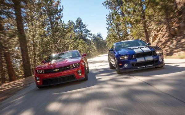 Chris Harris prueba Mustang GT500 y Camaro ZL1