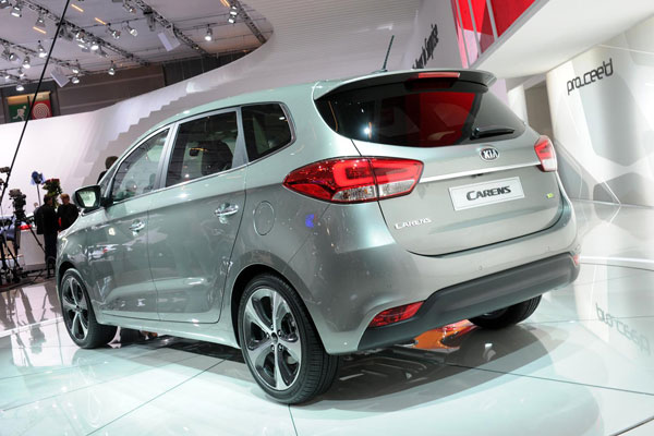 2013 Kia Carens